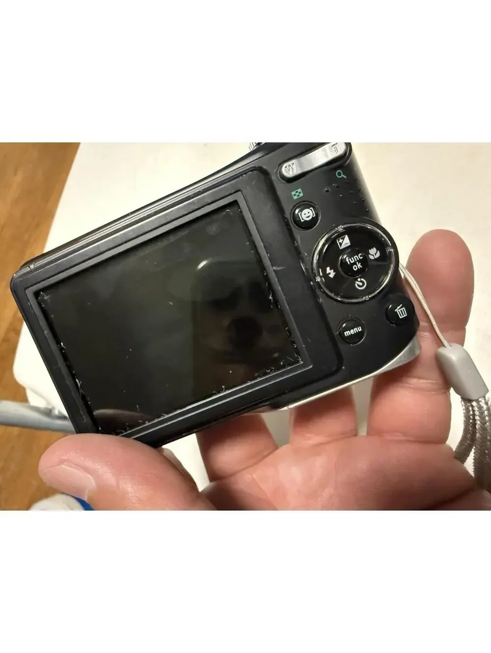 General Electric GE A735 Digital Camera. 7 Megapixel. ( Crack Screen, Parts Only